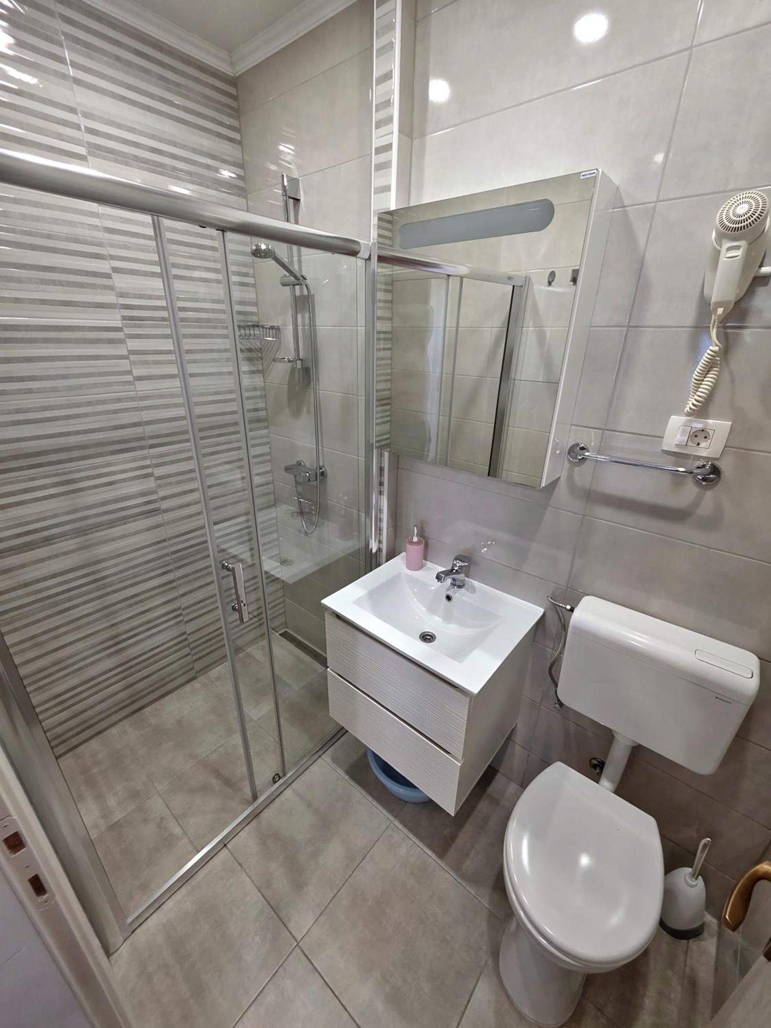 Leilighet Cosey For 2 Free Private Parking Makarska