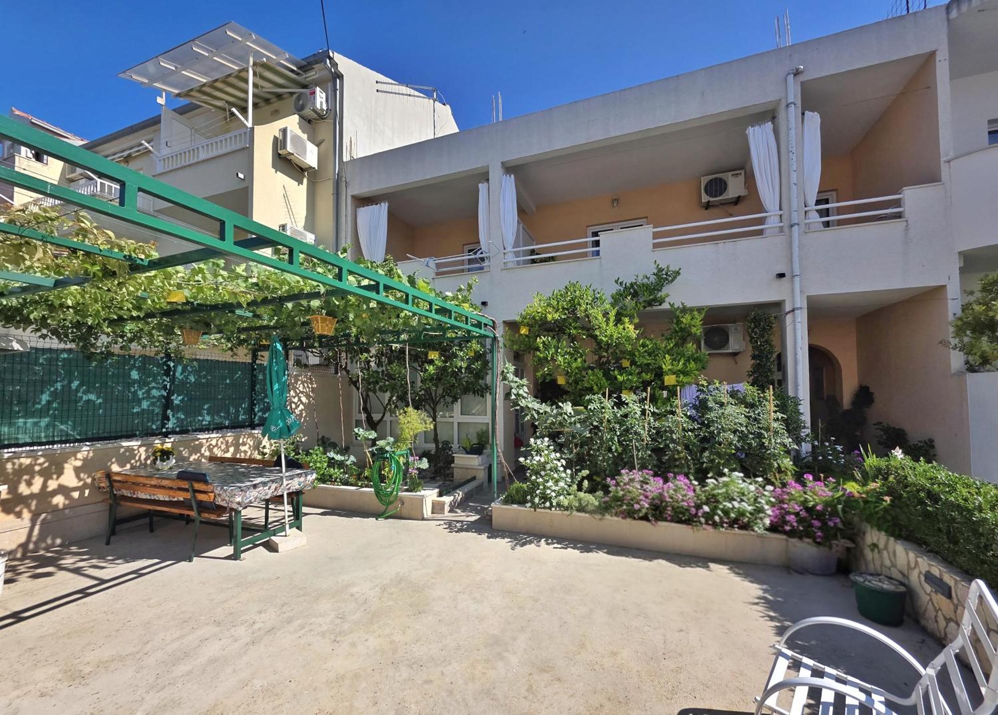 Cosey For 2 Free Private Parking